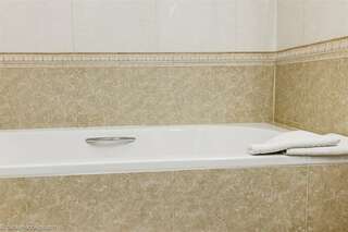 Гостиница Гранд Отель Аквамарин Ру Севастополь Улучшенный Стандарт/Superior Twin, вид на город-7