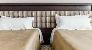 Гостиница Аквамарин Курортный Комплекс Севастополь Улучшенный двухместный номер с 2 отдельными кроватями и видом на море-1