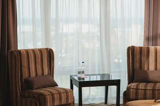 Гостиница Гранд Отель Аквамарин Ру Севастополь Улучшенный Стандарт/Superior King, вид на город-3