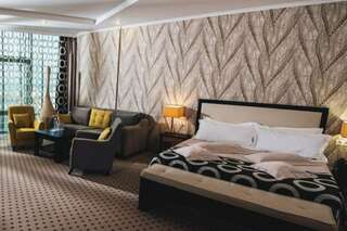 Гостиница Гранд Отель Аквамарин Ру Севастополь Дизайнерский полулюкс/Design Deluxe-1