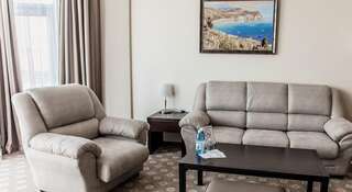 Гостиница Аквамарин Курортный Комплекс Севастополь Люкс с 1 спальней и видом на море-1