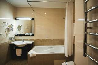 Гостиница Гранд Отель Аквамарин Ру Севастополь Улучшенный Стандарт/Superior King, вид на город-4