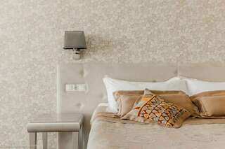 Гостиница Гранд Отель Аквамарин Ру Севастополь Дизайнерский полулюкс/Design Deluxe-10