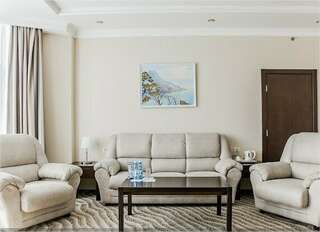 Гостиница Гранд Отель Аквамарин Ру Севастополь Двухкомнатный Люкс/Premier Suite, вид на город-6