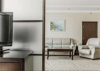 Гостиница Гранд Отель Аквамарин Ру Севастополь Двухкомнатный Люкс/Premier Suite, вид на город-5